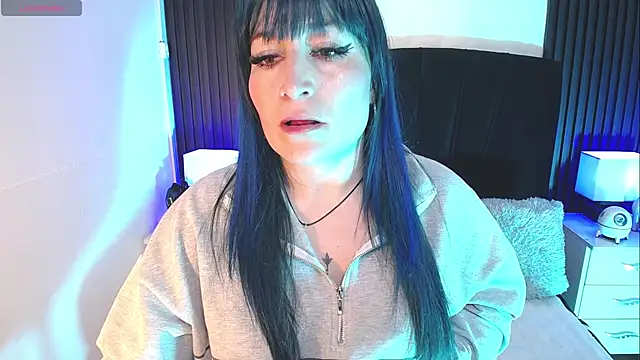 alicia moom online show from November 3, 6:01 pm