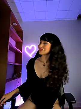 Snapshot of Naughty-Jessie chatting on October 31, 10:36 pm Naughty-Jessie online show from October 31, 10:36 pm