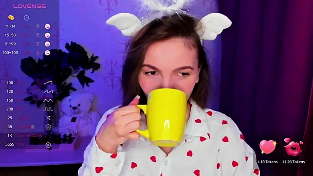 KindHazelHere  online show from February 13, 10:22 pm