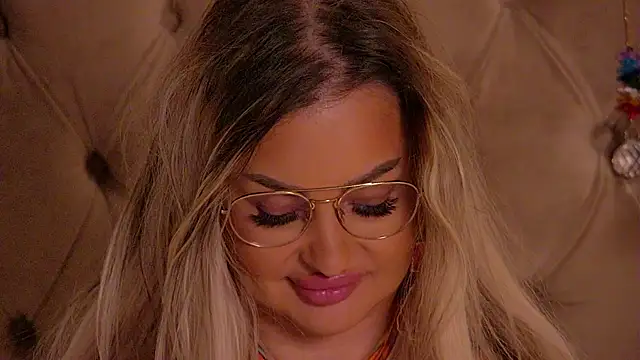 Denisse Perry online show from March 5, 2:40 am