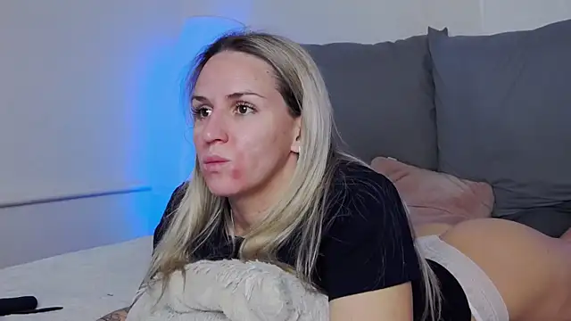 SofiJames online show from December 14, 6:30 am