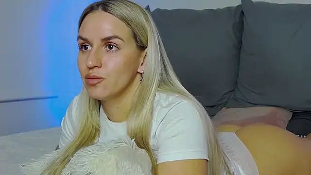 SofiJames online show from October 19, 7:21 am