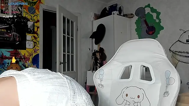 Sunny Mouse  online show from October 17, 6:11 pm