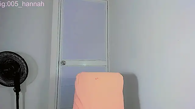 Hannahsmit online show from October 14, 9:34 am