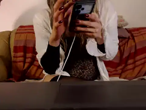 Karendolly  8 online show from October 31, 1:51 am