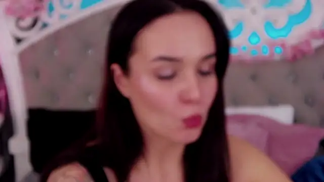 MeIisaLove online show from February 14, 8:00 pm