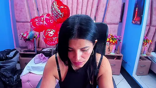 HornySkinny26 online show from December 16, 10:32 am