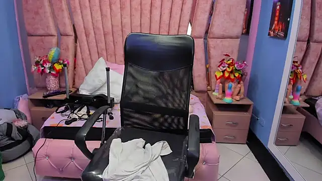 HornySkinny26 online show from February 28, 5:40 am