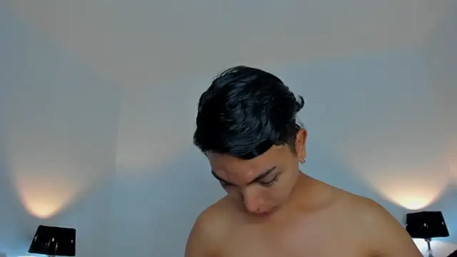 xhenisa  online show from April 3, 1:36 am