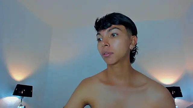 xhenisa  online show from March 24, 8:25 pm