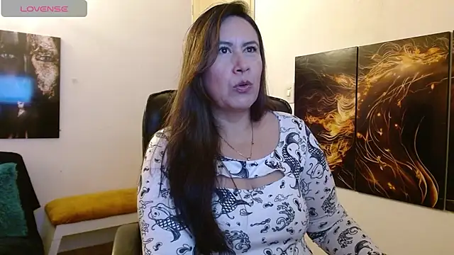 amalia brunette online show from December 19, 10:35 pm