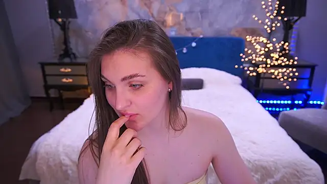 EmmyCharmm online show from April 20, 5:32 am