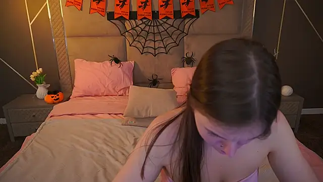 EmmyCharmm online show from October 29, 8:18 am