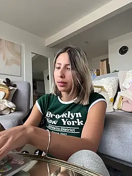 Ameellie online show from December 18, 6:45 pm