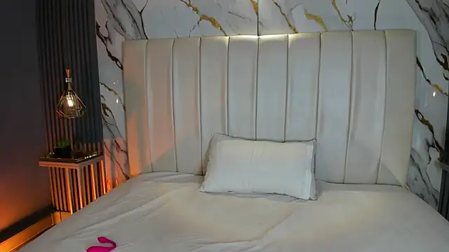 SaraRiley online show from April 9, 10:48 pm