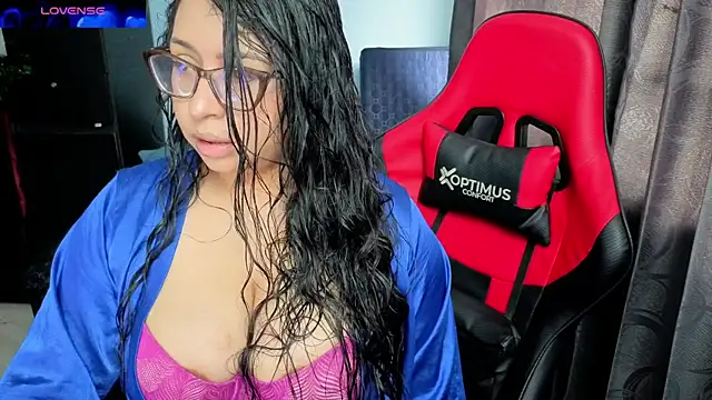 charlotee lovee69 online show from January 13, 8:24 pm