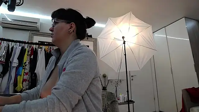 ILoveToFeelU online show from September 8, 10:09 pm