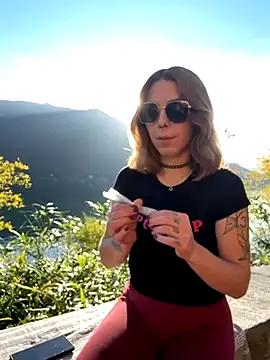 Mia Railey online show from November 4, 2:11 pm