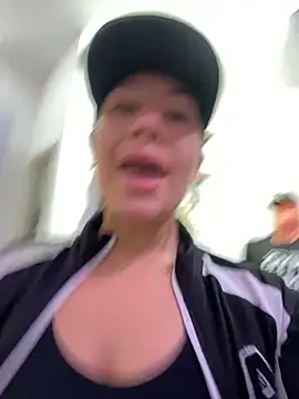 kim monti online show from February 3, 10:12 pm