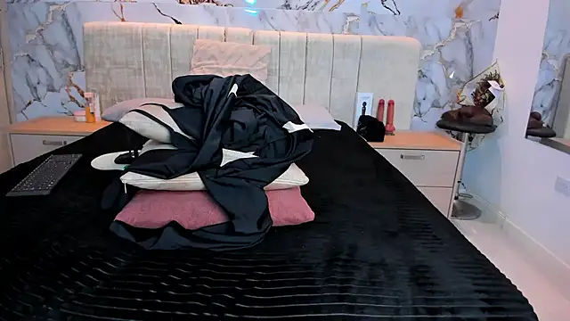kiana cream online show from July 11, 1:44 pm