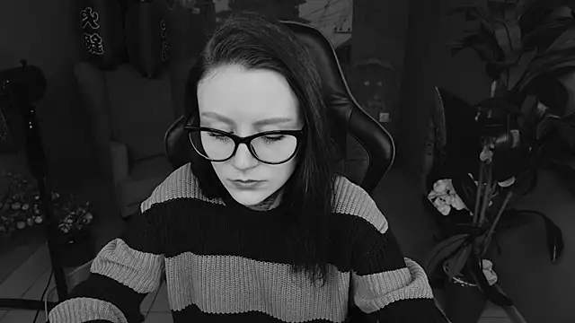 VeliraBraitberg online show from March 12, 4:09 pm