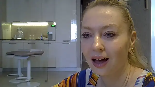 ZarinaSwift online show from February 25, 4:33 am