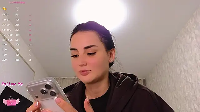 LaraSkinny online show from March 12, 4:09 pm