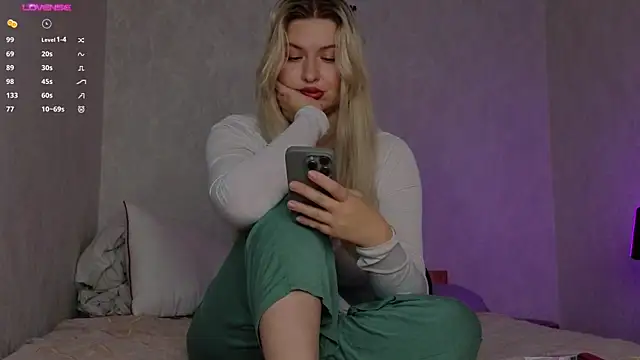 helen frogg online show from October 1, 7:30 pm