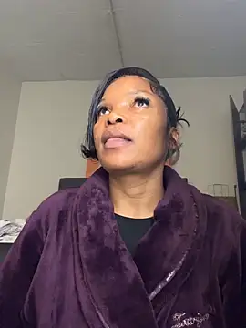 slimcateee online show from May 4, 8:23 pm