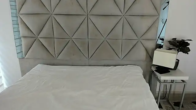 nina pons online show from September 25, 9:34 pm