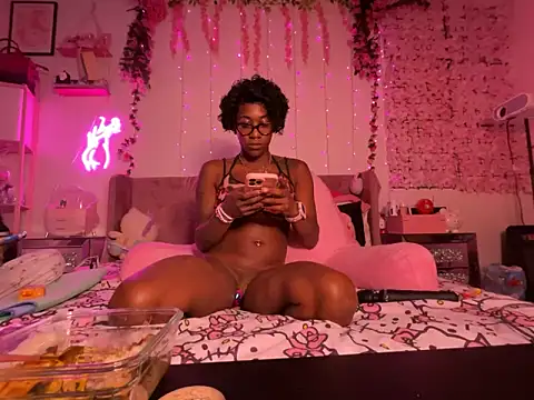 VixenCapri online show from October 27, 11:32 pm