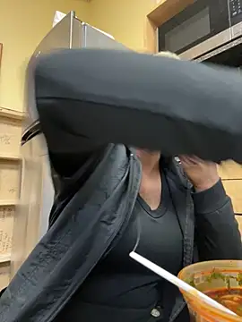 VixenCapri online show from November 18, 6:09 pm