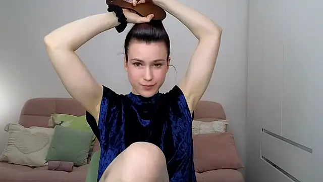 Snapshot of AliciaNewell chatting on October 20, 2:42 pm AliciaNewell online show from October 20, 2:42 pm