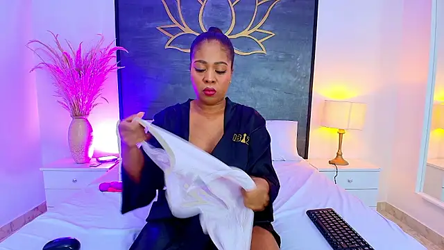 AlisonTravis online show from March 7, 8:16 pm