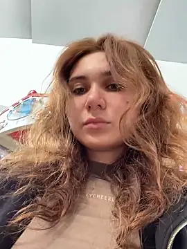 QuitieLia online show from October 31, 9:57 am