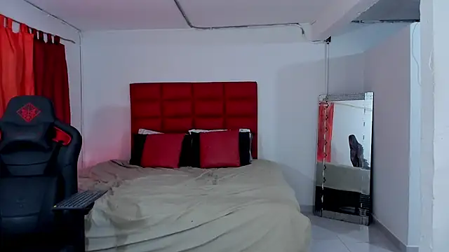 LyonGallego  online show from November 24, 7:38 pm