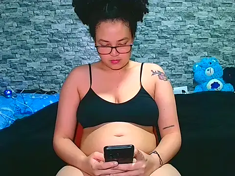 vanellope12 online show from November 6, 5:57 am