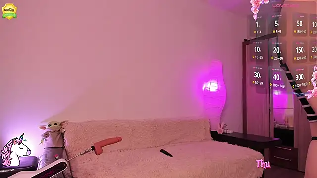 EvaUniporn online show from December 18, 4:34 pm