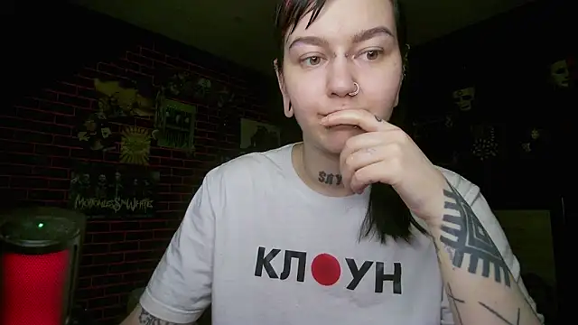 MoorderxDoll online show from March 25, 8:56 pm