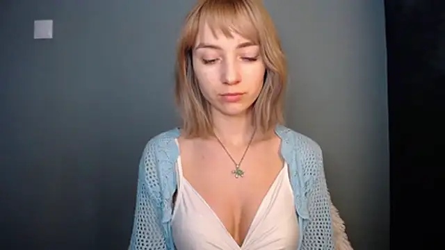 LuciaYoung online show from February 17, 7:29 am