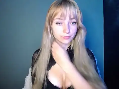 LuciaYoung online show from September 20, 6:45 am