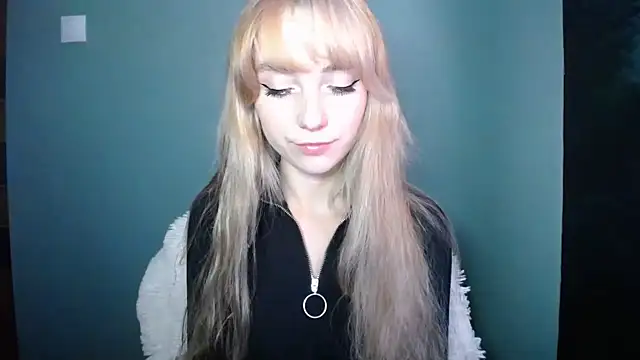 LuciaYoung online show from October 1, 6:13 pm