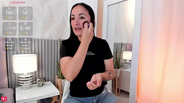 Sally Azmani  online show from November 24, 12:40 pm