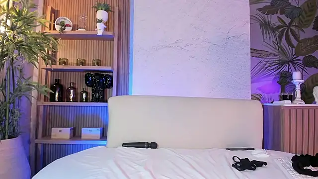 LIAH IZUMI online show from January 15, 1:28 pm