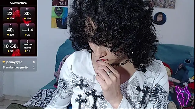 Snapshot of kitty22_ chatting on October 22, 2:22 pm kitty22 online show from October 22, 2:22 pm