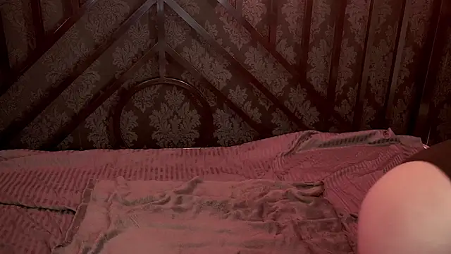 RosieMoons online show from October 13, 7:38 pm