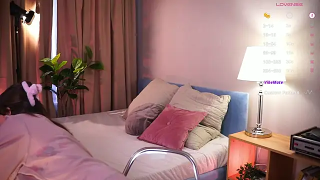 askaudrey  online show from March 26, 1:57 pm