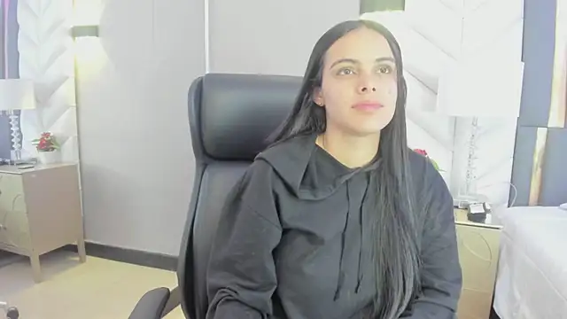 ChloeHarper  online show from March 11, 11:47 am