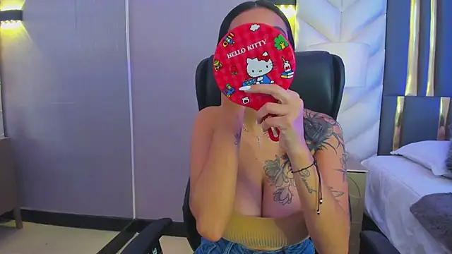 ChloeHarper  online show from February 12, 11:45 am