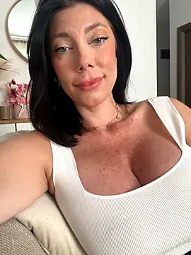 ViviRuth online show from September 25, 9:08 am